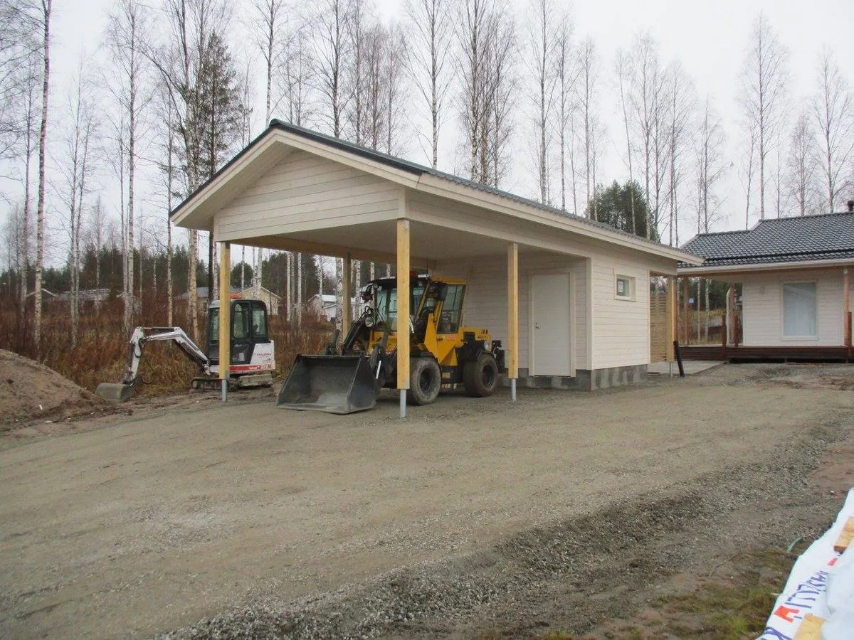 Bâtiment de garage sur fondation en pieux vissés